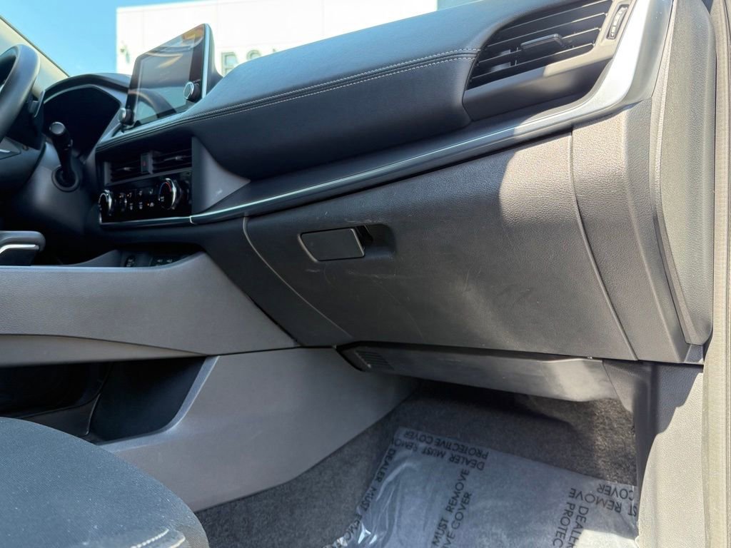 Used 2024 Nissan Rogue S FWD image 15