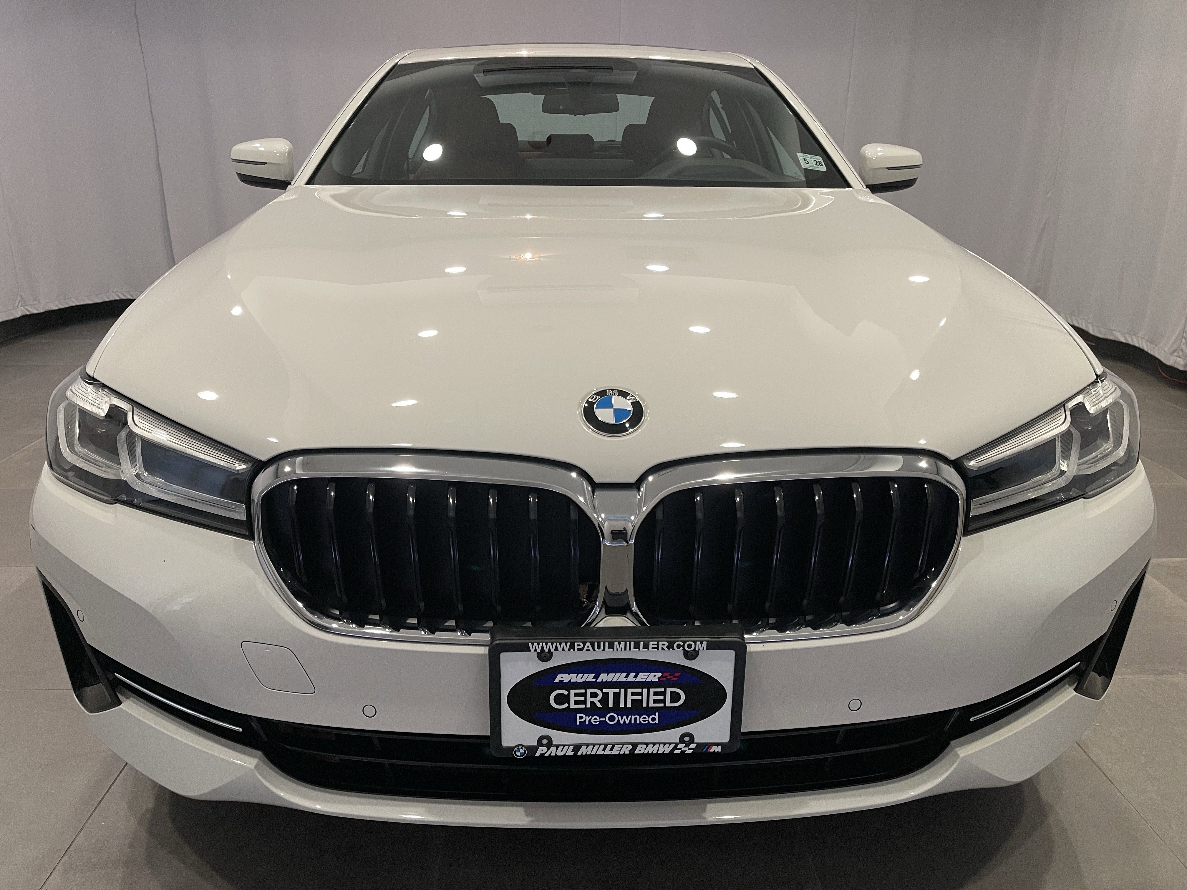 Certified 2022 BMW 530i xDrive w/ Premium Package AWD/4WD image 2