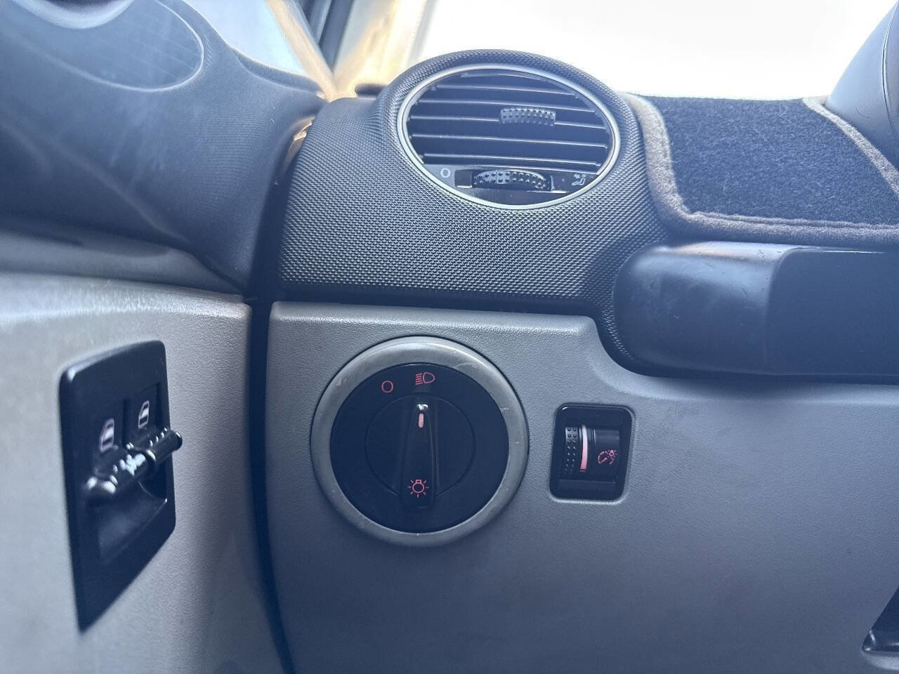 Used 2007 Volkswagen Beetle Coupe w/ Package 1 image 40