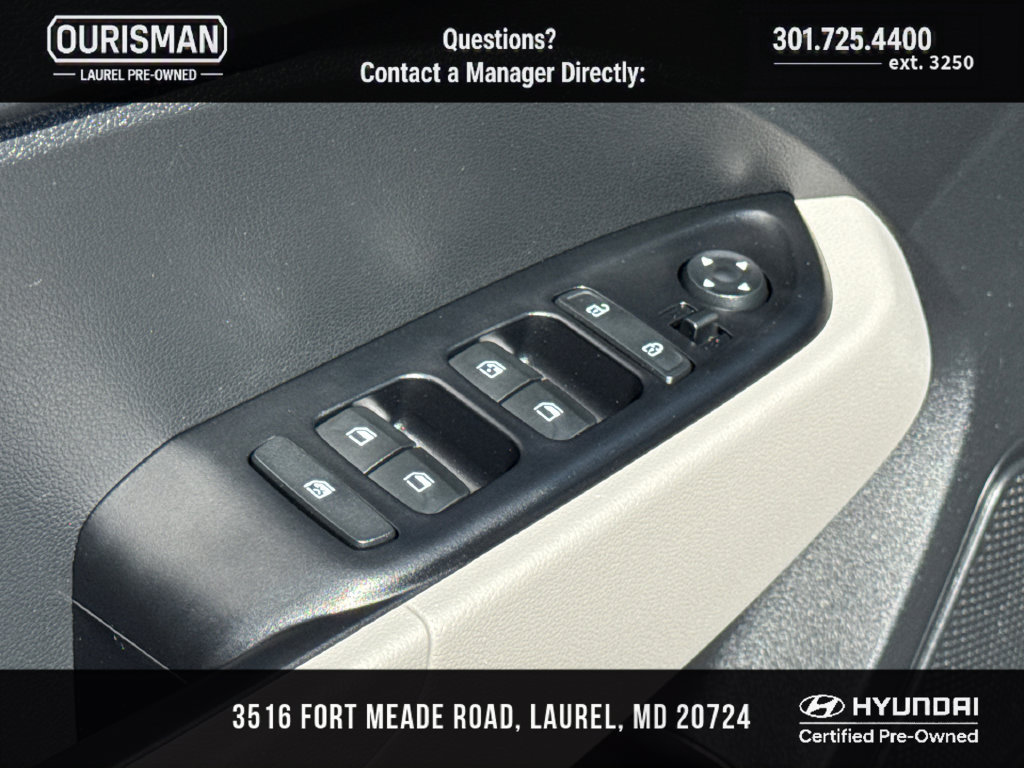 Certified 2024 Hyundai Venue SEL FWD image 8