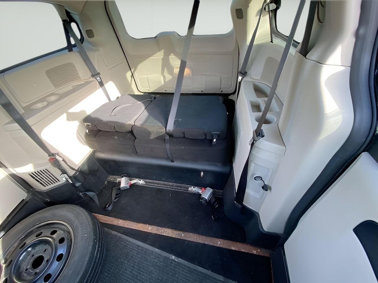 Used 2016 Dodge Grand Caravan SXT FWD image 12