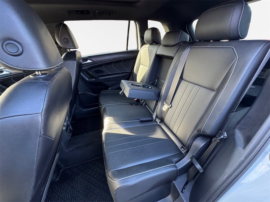 Used 2024 Volkswagen Tiguan SE R-Line image 28