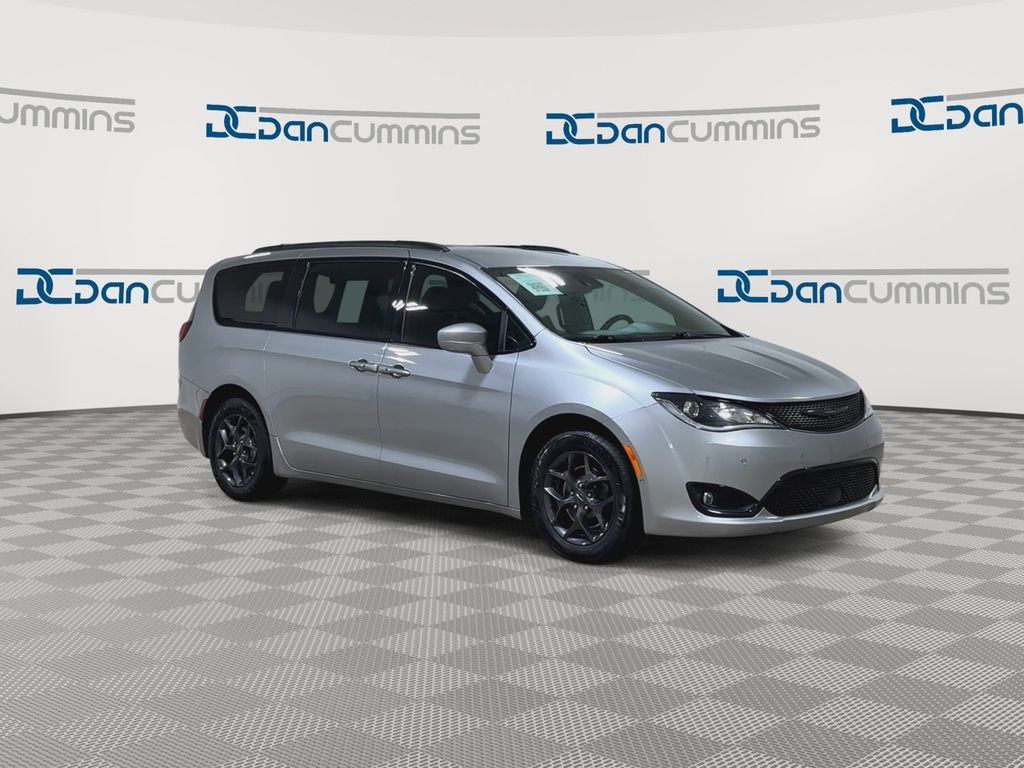 Used 2020 Chrysler Pacifica Touring-L Plus w/ Advanced Safetytec Group image 2
