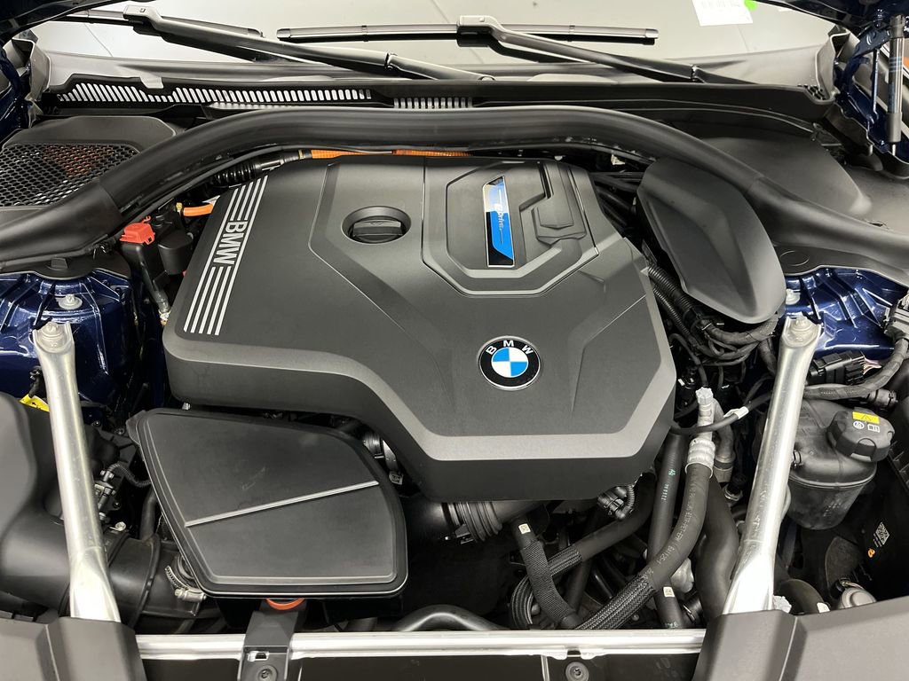 Certified 2022 BMW 530e xDrive w/ Premium Package image 27