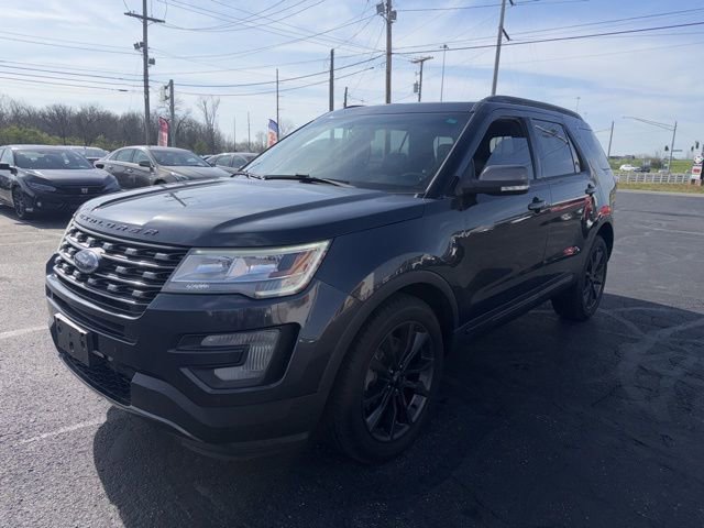 Used 2017 Ford Explorer XLT w/ Equipment Group 202A image 3