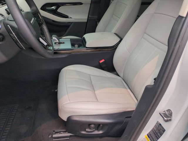 Used 2024 Land Rover Range Rover Evoque S AWD/4WD image 12