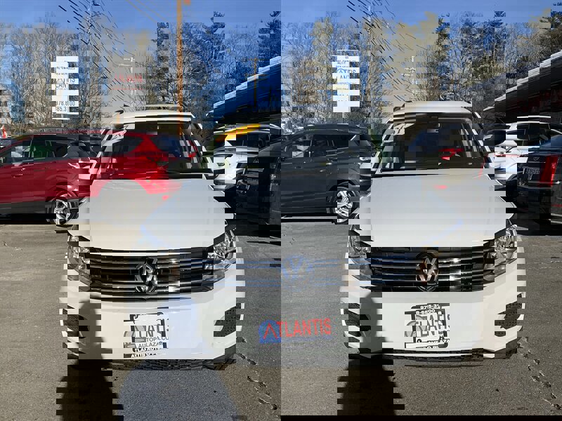 Used 2017 Volkswagen Tiguan S image 2