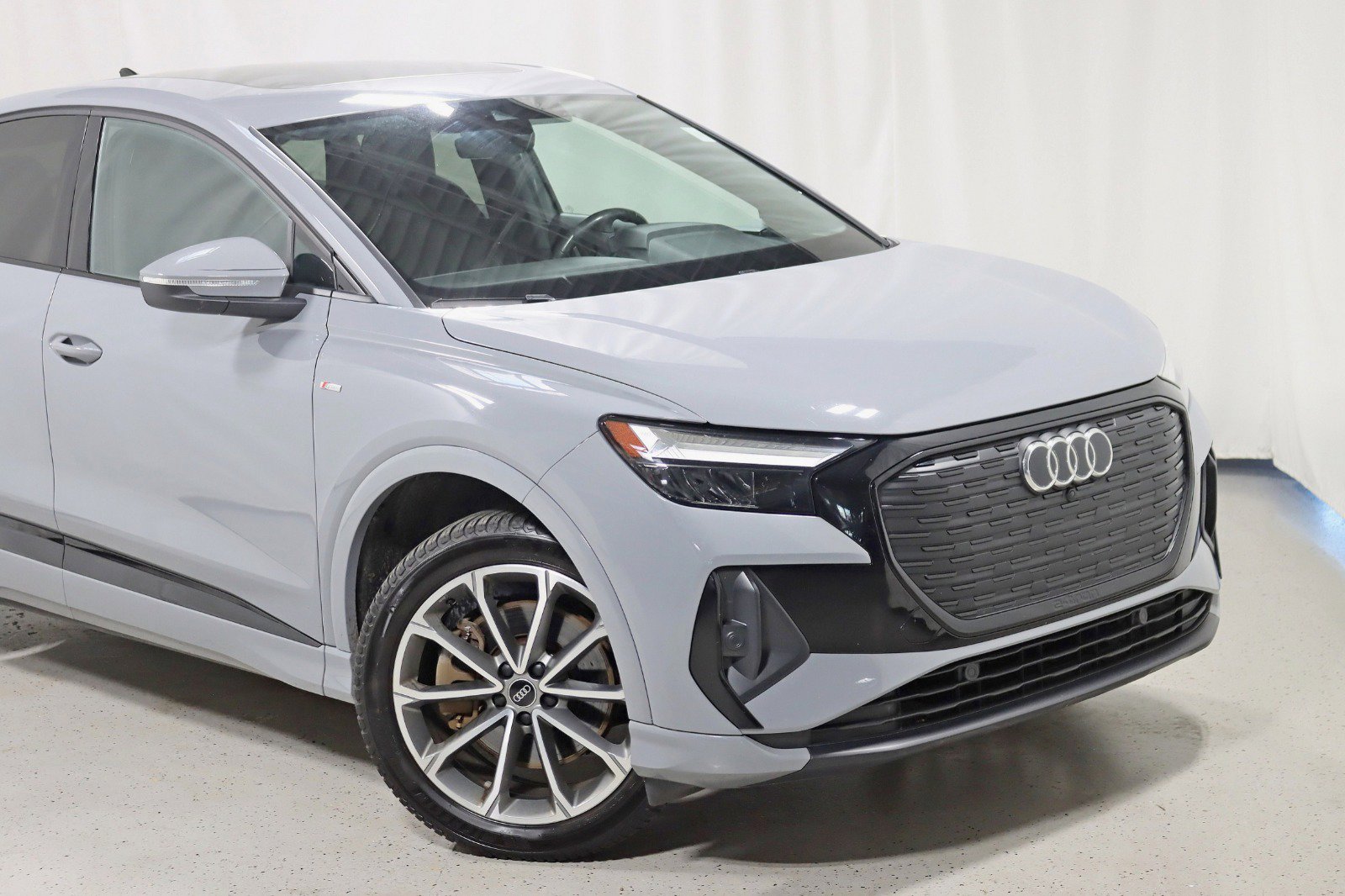 Used 2022 Audi Q4 e-tron Premium Plus image 2