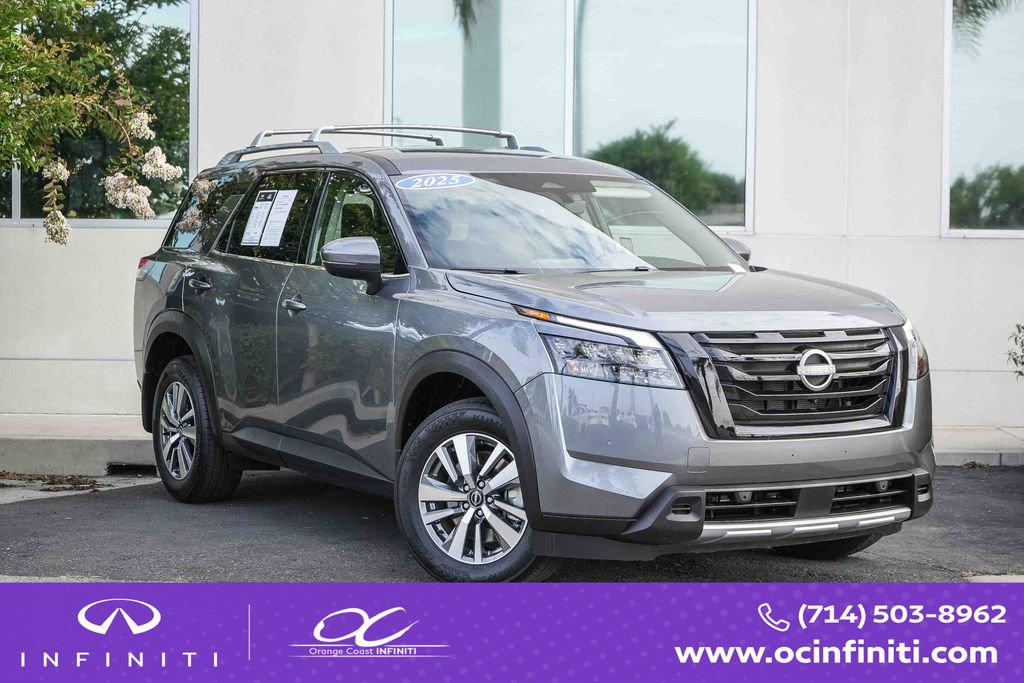 Used 2025 Nissan Pathfinder SL w/ Black Appearance Package