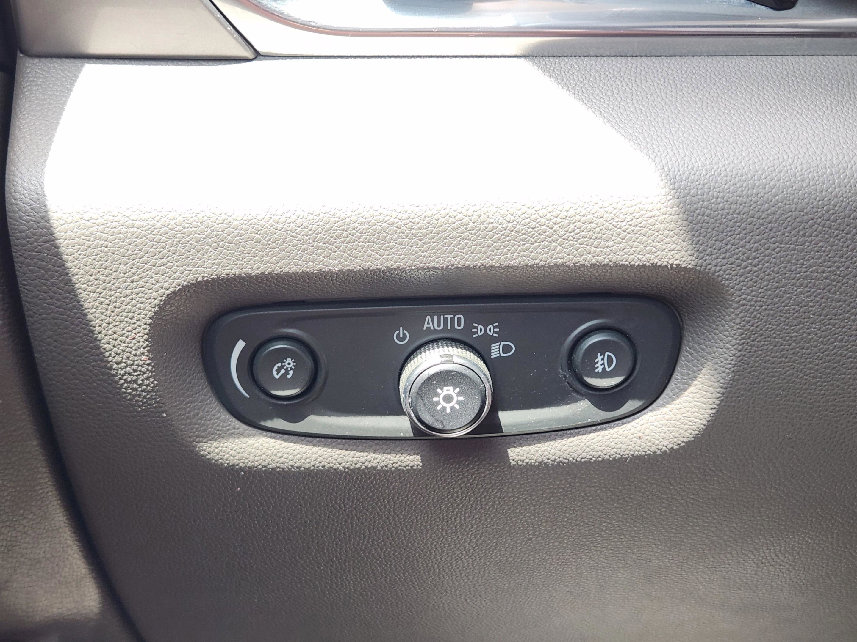 Used 2018 Chevrolet Traverse LT FWD image 16