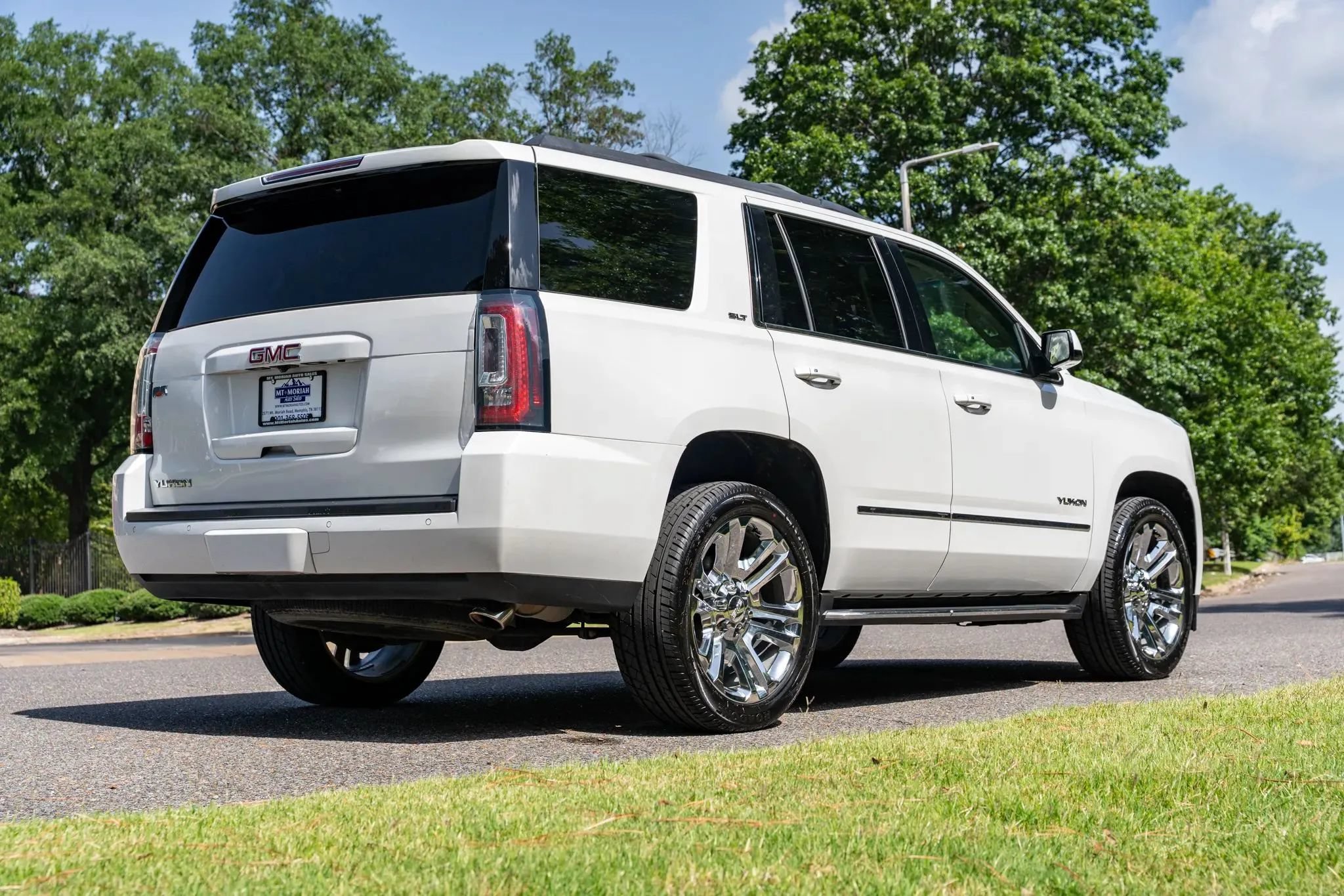 Used 2020 GMC Yukon SLT w/ Premium Edition AWD/4WD image 5
