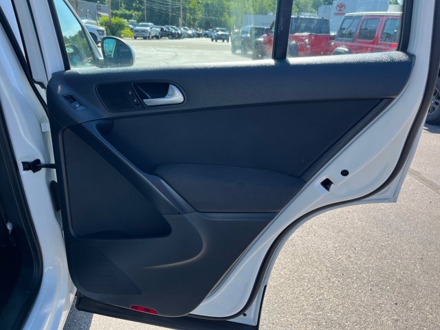Used 2015 Volkswagen Tiguan S AWD/4WD image 23