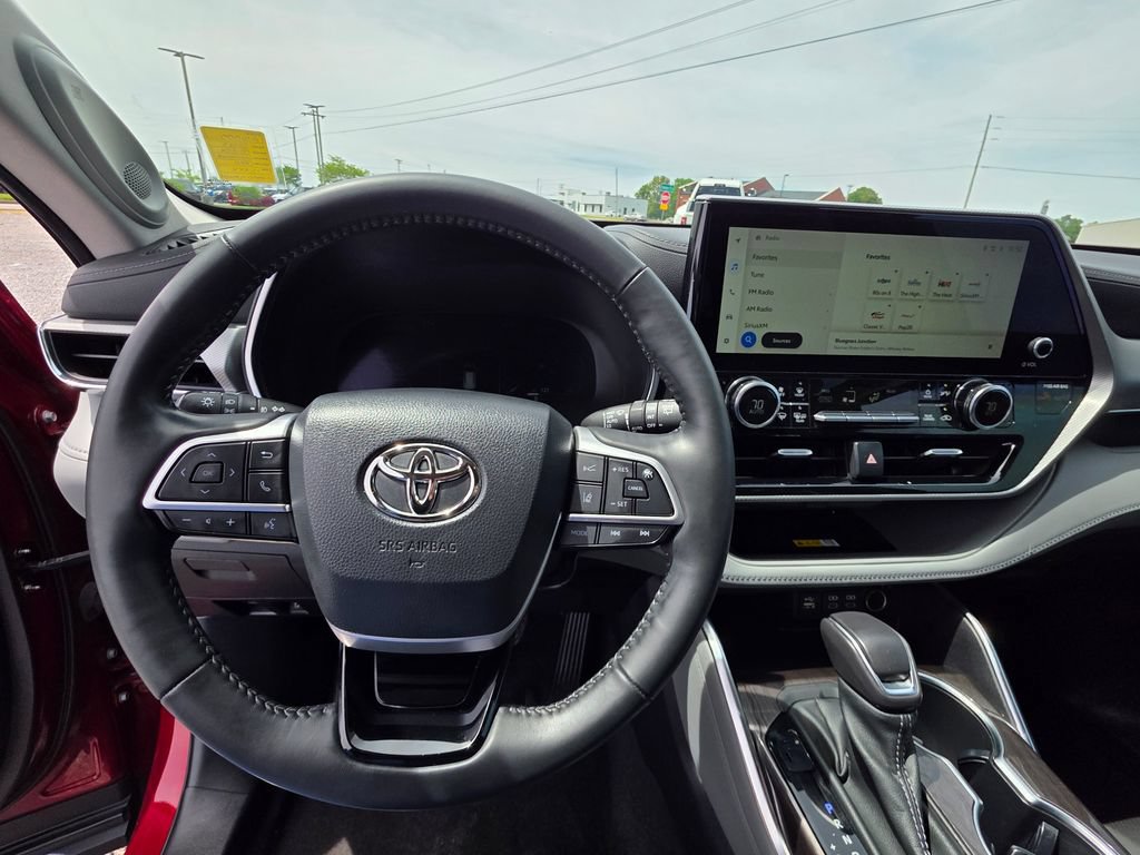 Used 2023 Toyota Highlander Platinum FWD image 15