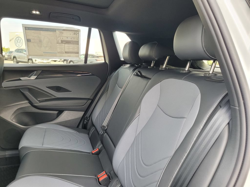 New 2026 Volkswagen Tiguan SE R-Line FWD image 13