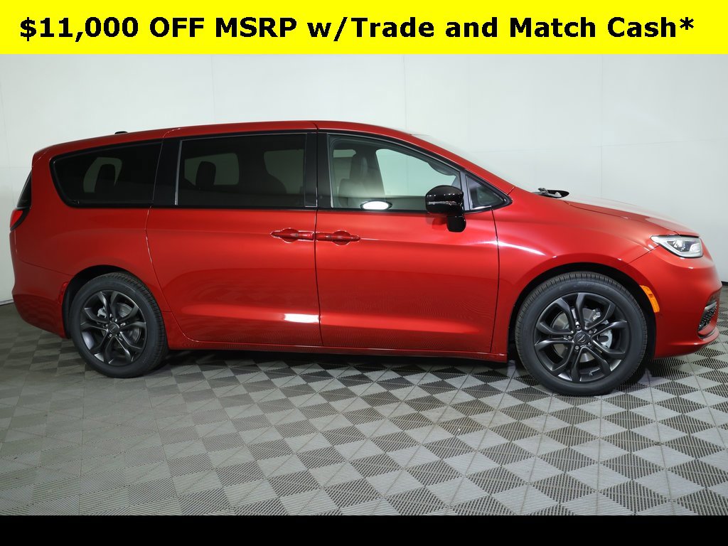 New 2026 Chrysler Pacifica Select