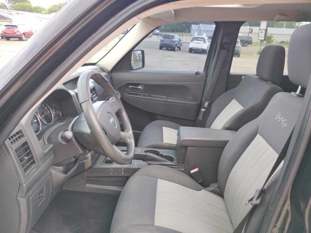 Used 2009 Jeep Liberty Sport w/ Popular Equipment Group AWD/4WD image 5