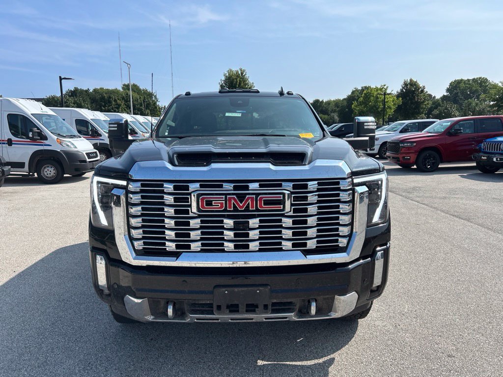Used 2024 GMC Sierra 2500 Denali w/ Denali Reserve Package AWD/4WD image 3