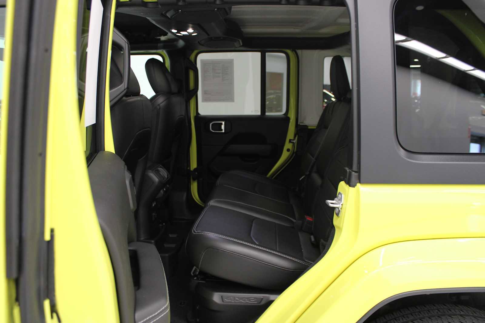 Used 2023 Jeep Wrangler Unlimited Sahara w/ Cold Weather Group AWD/4WD image 36