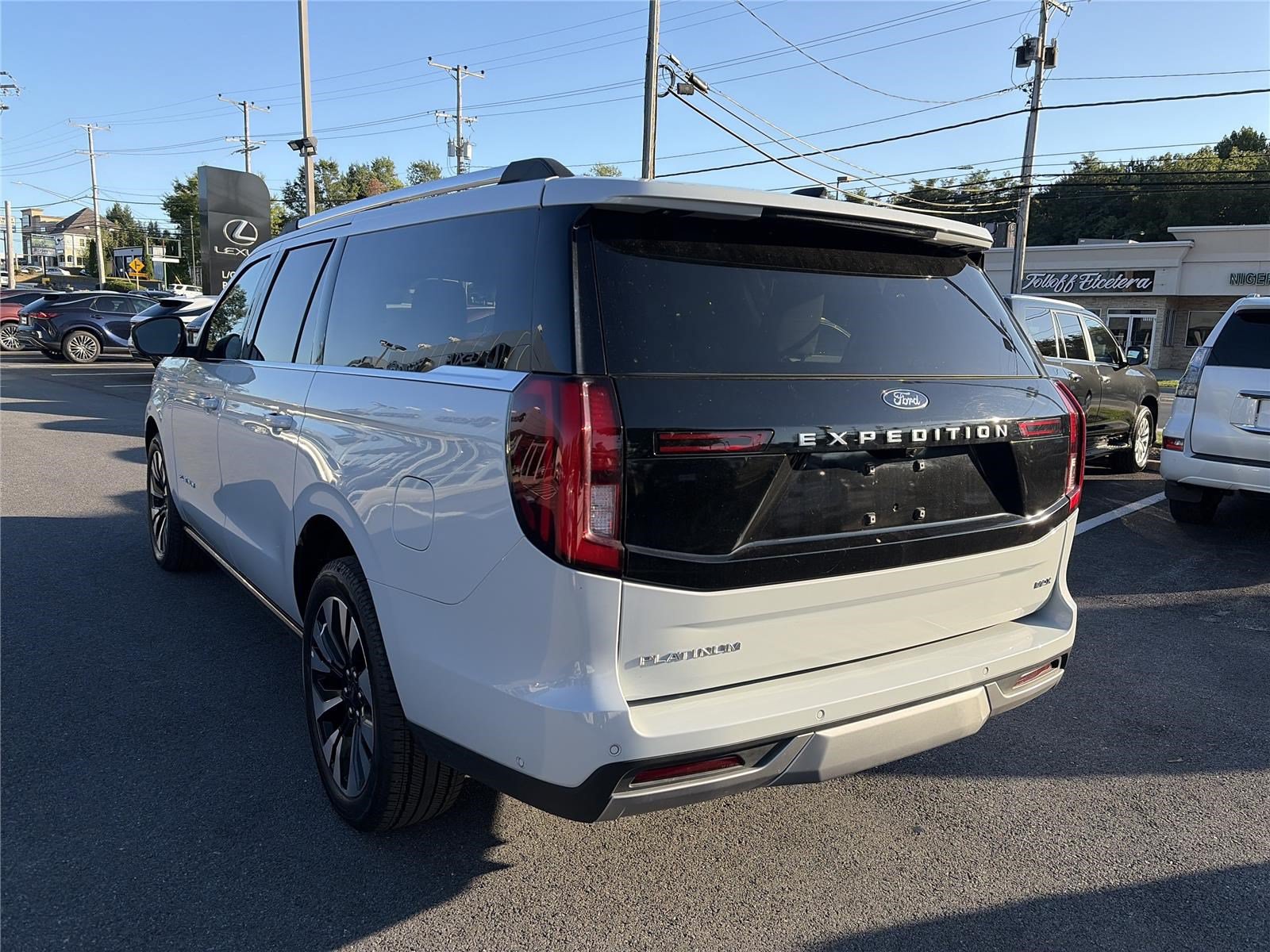 Used 2025 Ford Expedition Max Platinum w/ Driver's Package AWD/4WD image 3