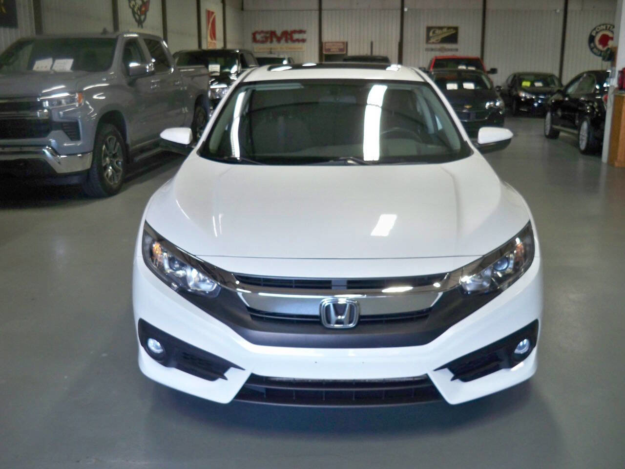 Used 2018 Honda Civic EX-T image 2