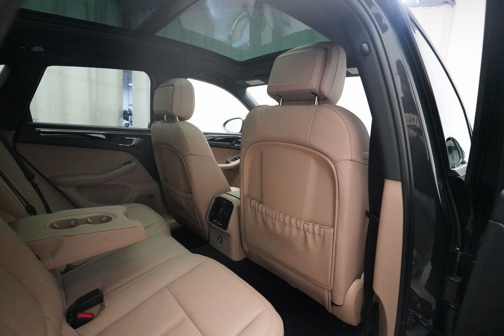 Certified 2026 Porsche Macan image 32