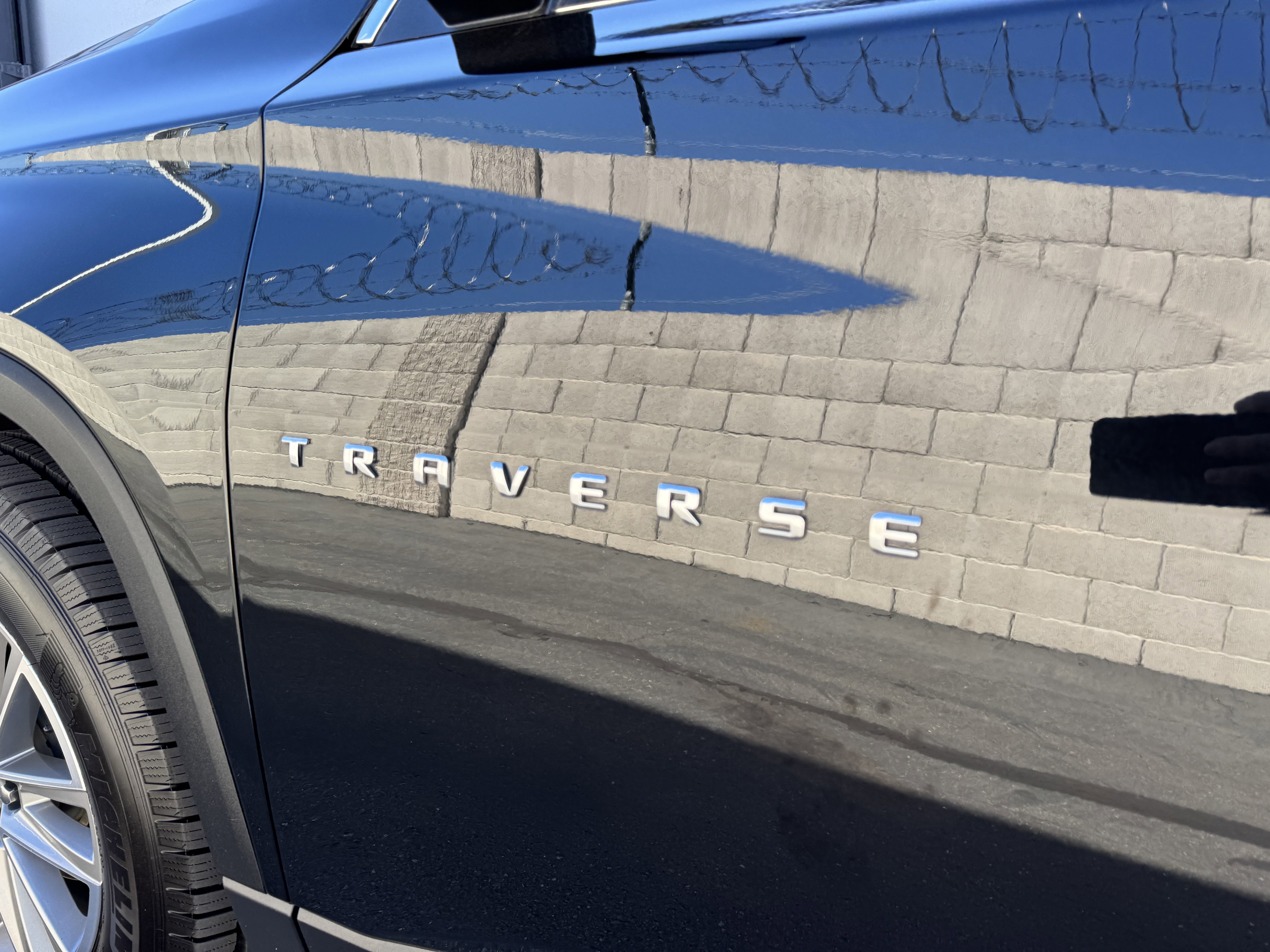 Used 2023 Chevrolet Traverse LT w/ Rear Camera Mirror Package image 20