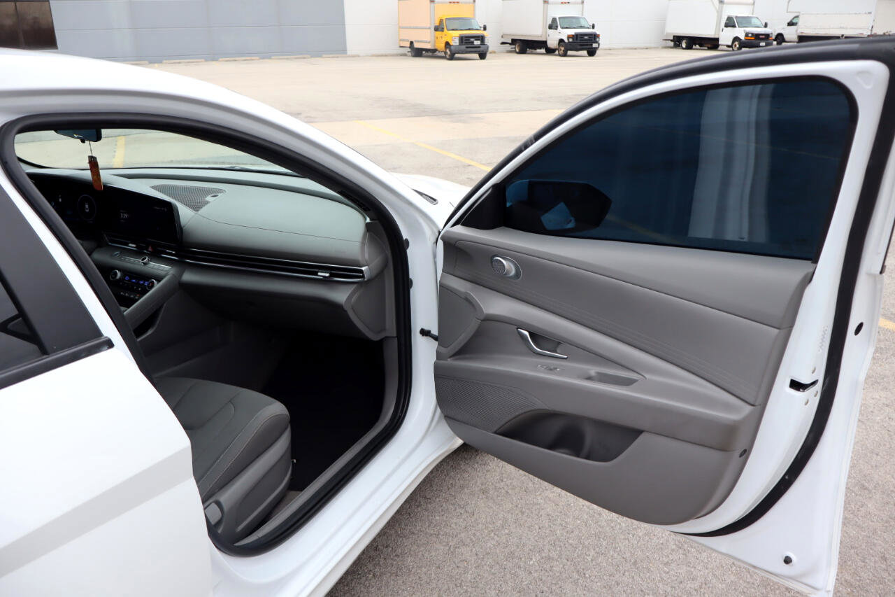 Used 2024 Hyundai Elantra SEL image 16