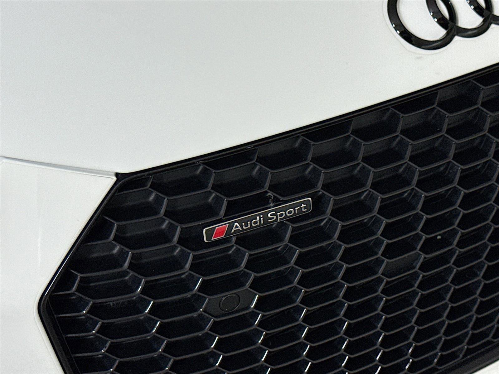 Used 2018 Audi R8 V10 w/ Premium Package image 33