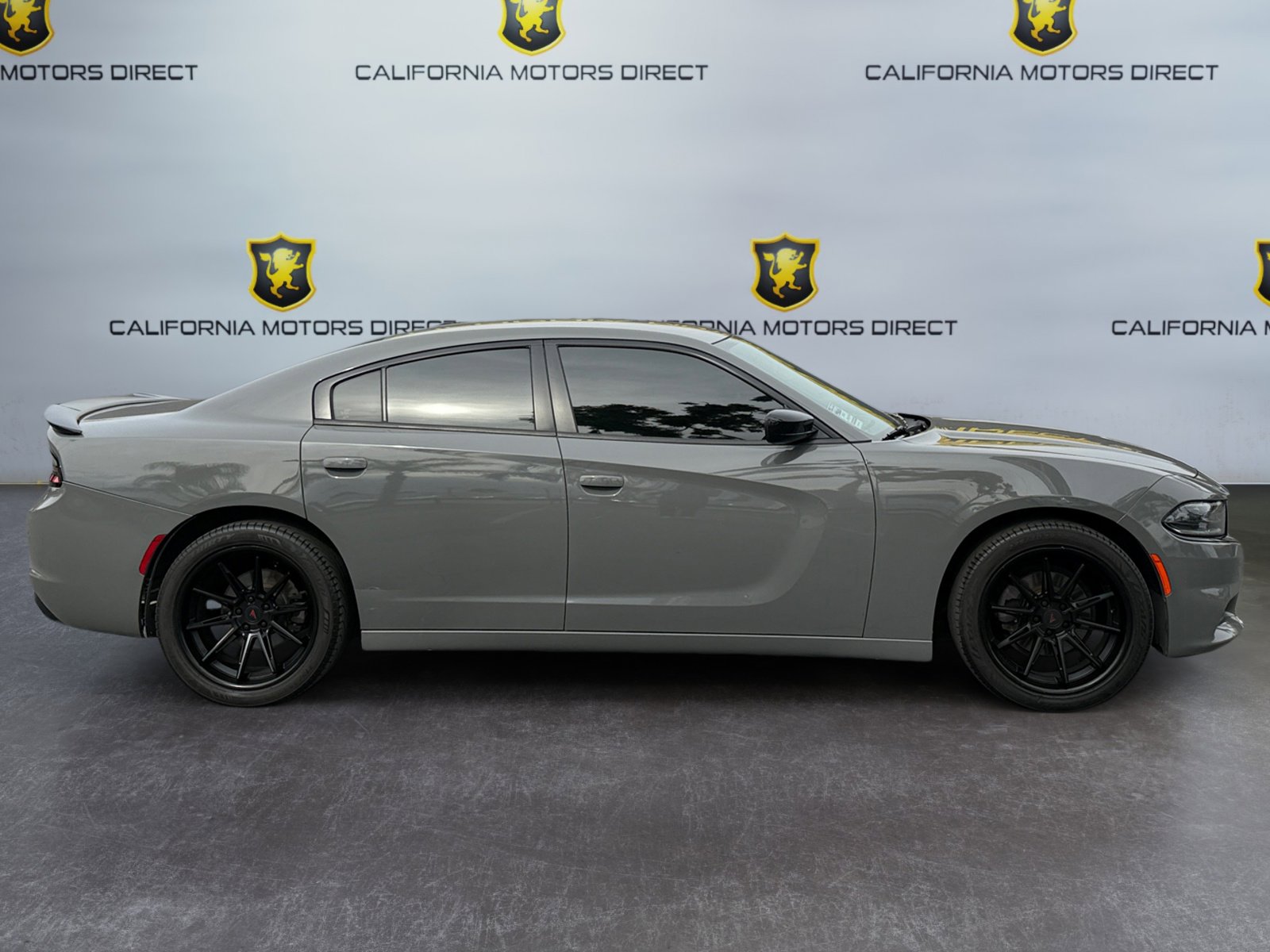 Used 2019 Dodge Charger SXT w/ Plus Group RWD image 6