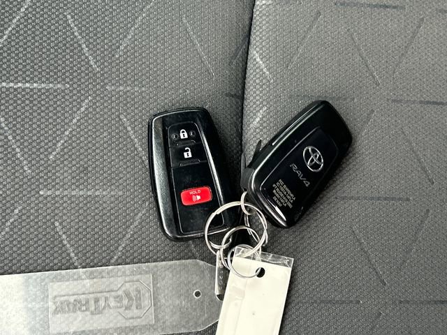 Used 2023 Toyota RAV4 XLE AWD/4WD image 30