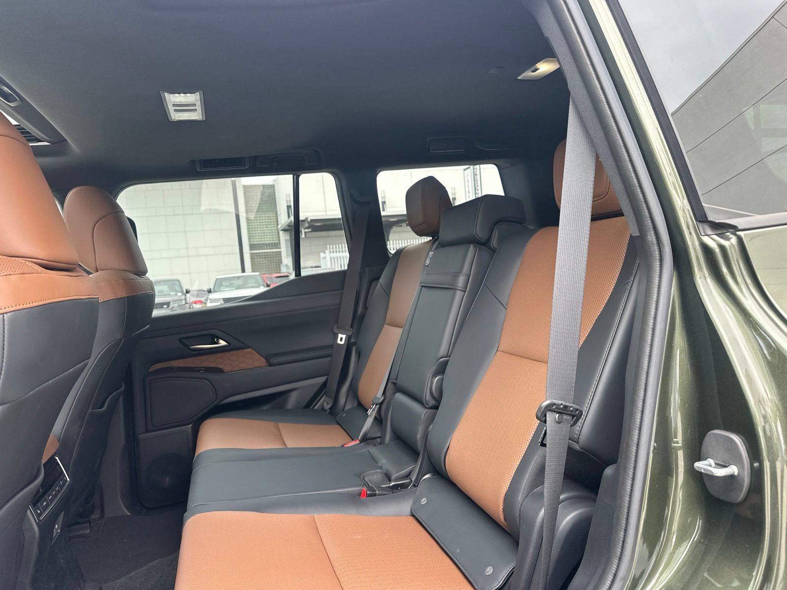 Used 2024 Lexus GX 550 w/ Accessory Package (Z1) AWD/4WD image 11