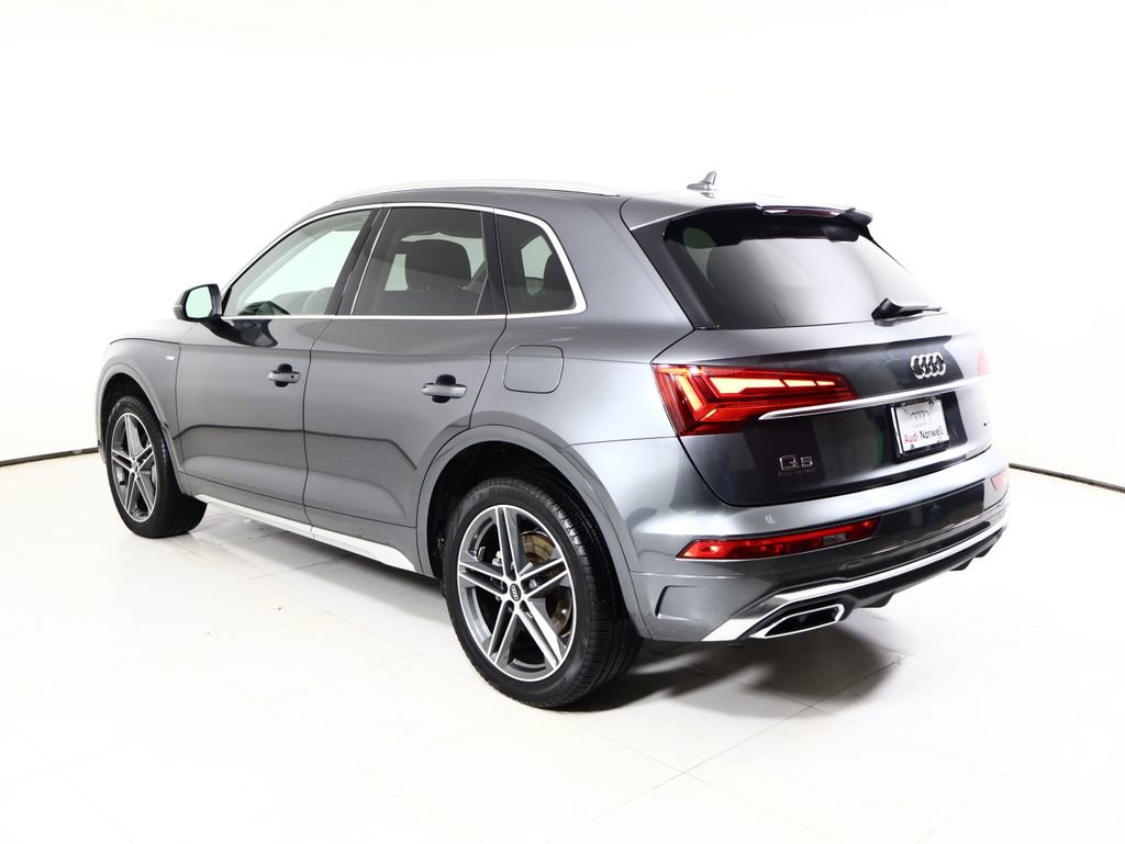 Used 2024 Audi Q5 e Premium w/ Convenience Package image 12