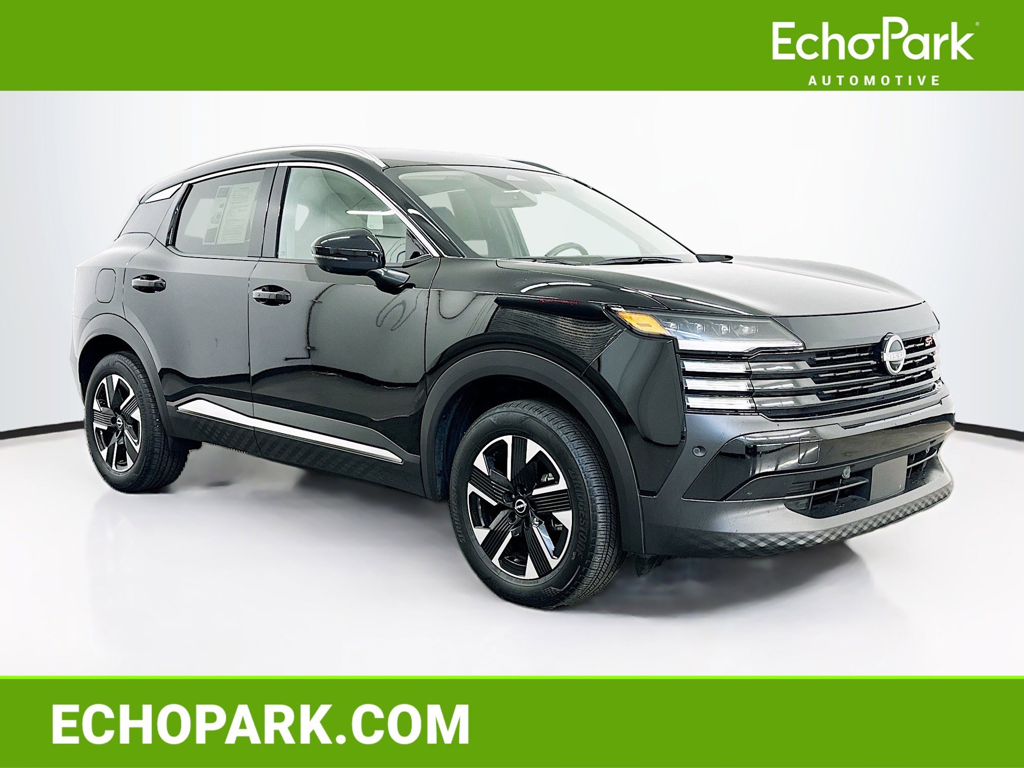 Used 2025 Nissan Kicks SR image 1