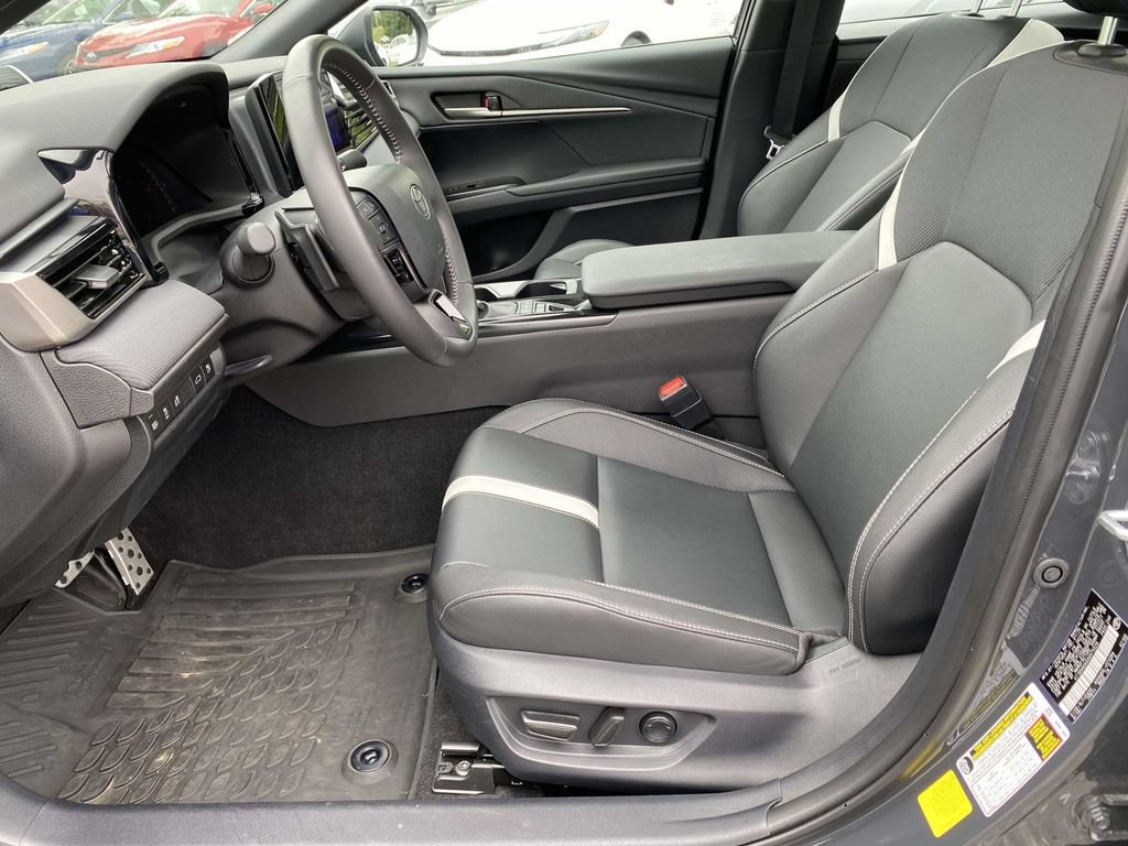 Used 2025 Toyota Camry SE w/ Convenience Package FWD image 20