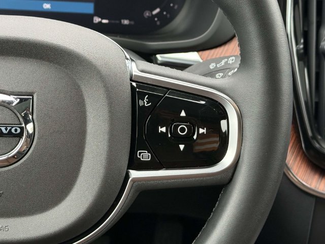 Used 2025 Volvo XC60 B5 Ultra w/ Climate Package AWD/4WD image 16