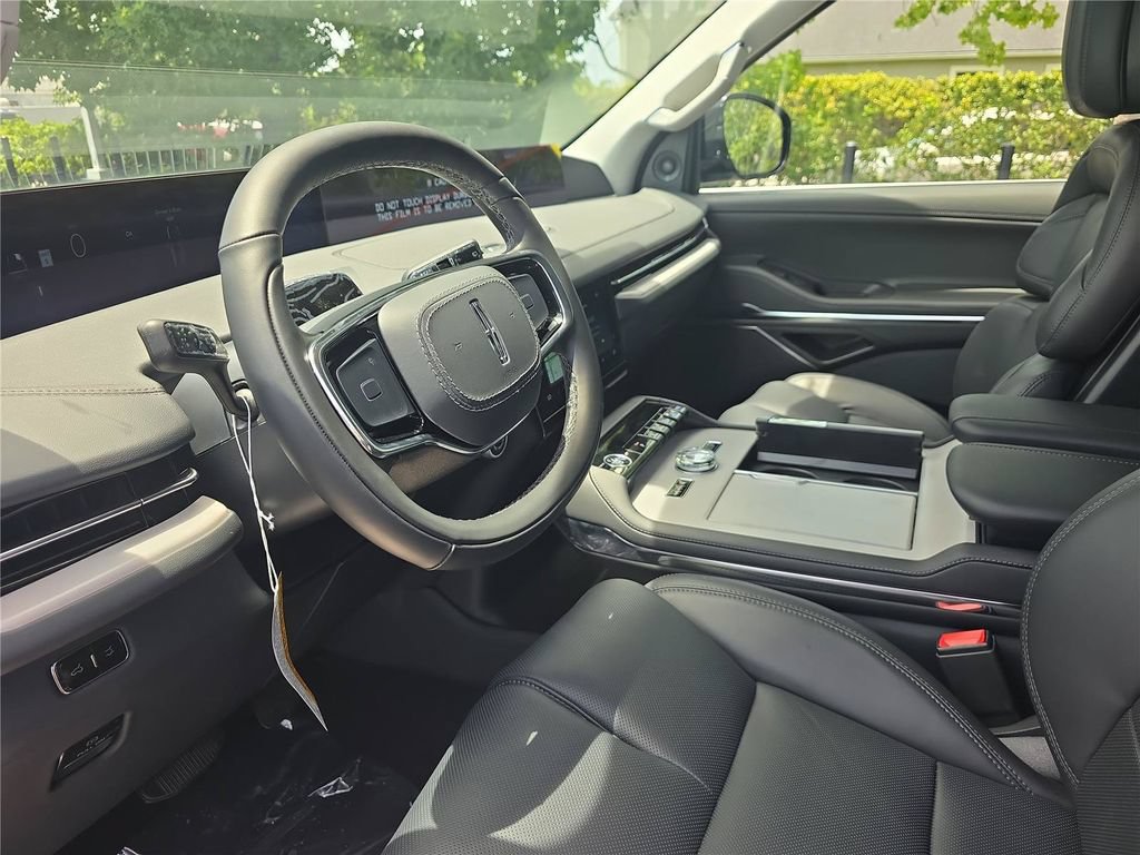 New 2027 Lincoln Navigator Premiere RWD image 17