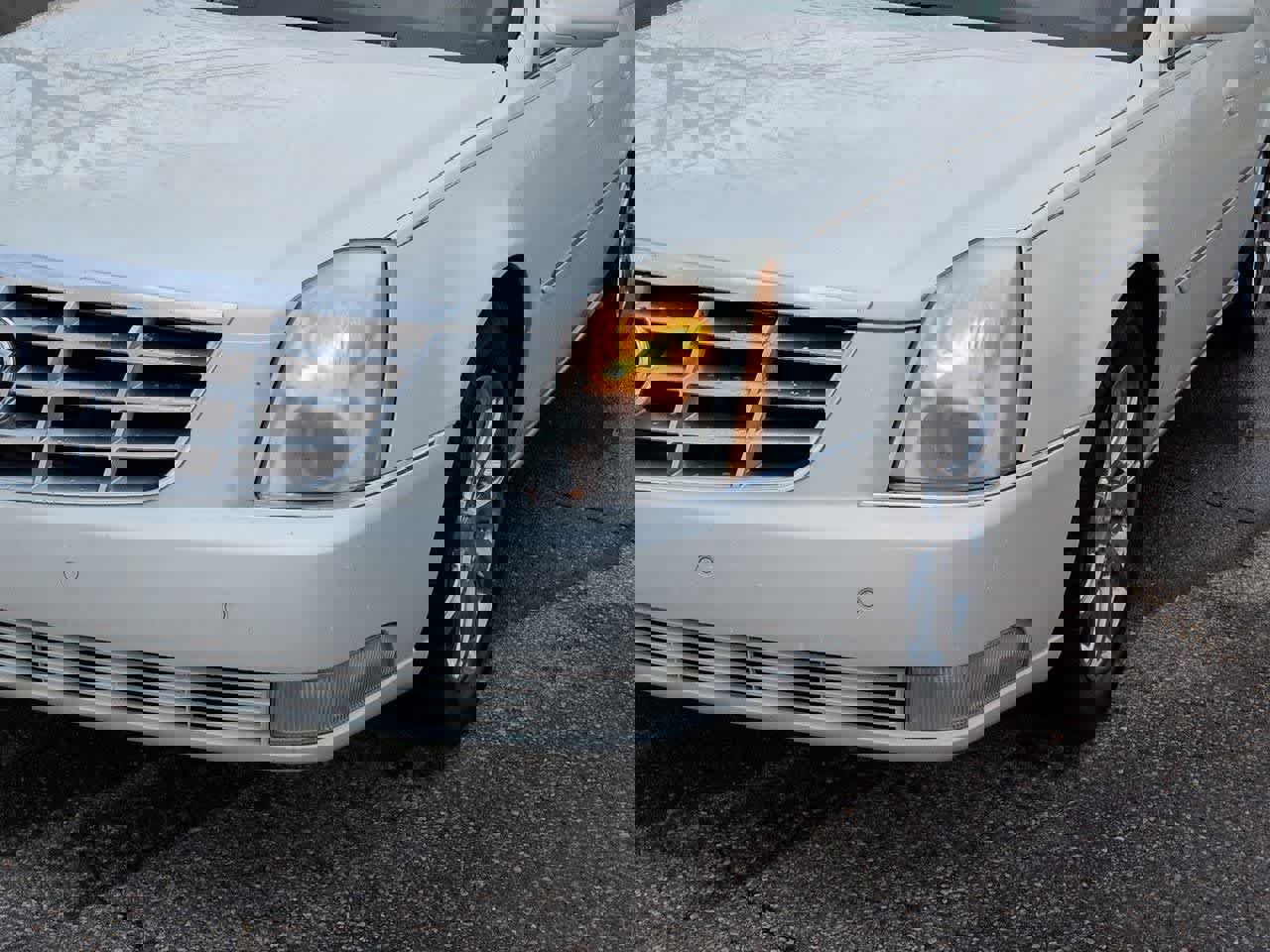 Used 2008 Cadillac DTS w/ Sun And Sound Package image 10