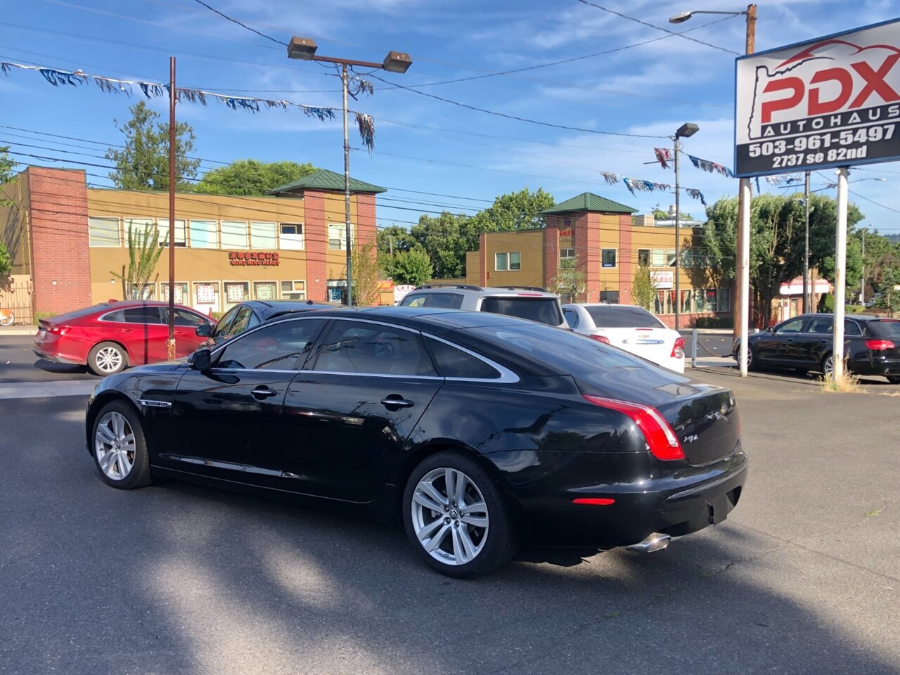 Used 2012 Jaguar XJ L RWD image 3