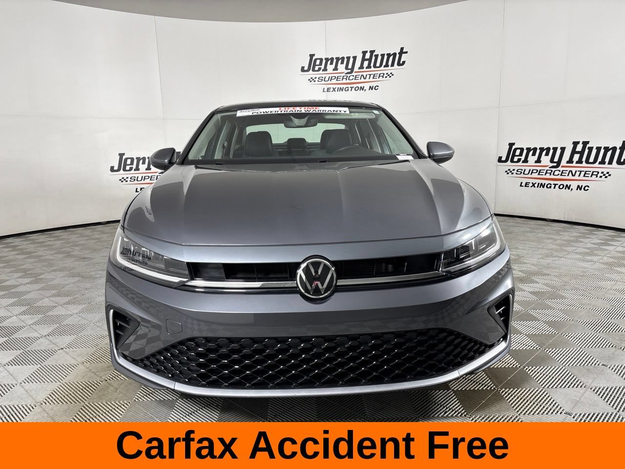 Used 2026 Volkswagen Jetta SE FWD image 3