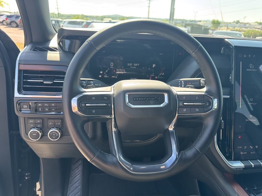 Used 2025 GMC Yukon XL Denali AWD/4WD image 13