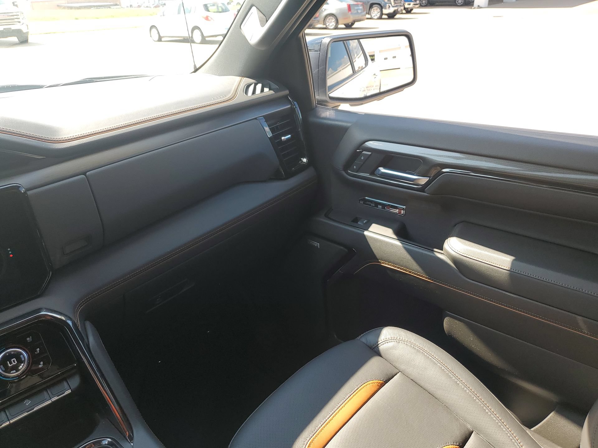 Used 2024 GMC Sierra 1500 AT4 w/ Technology Package AWD/4WD image 11