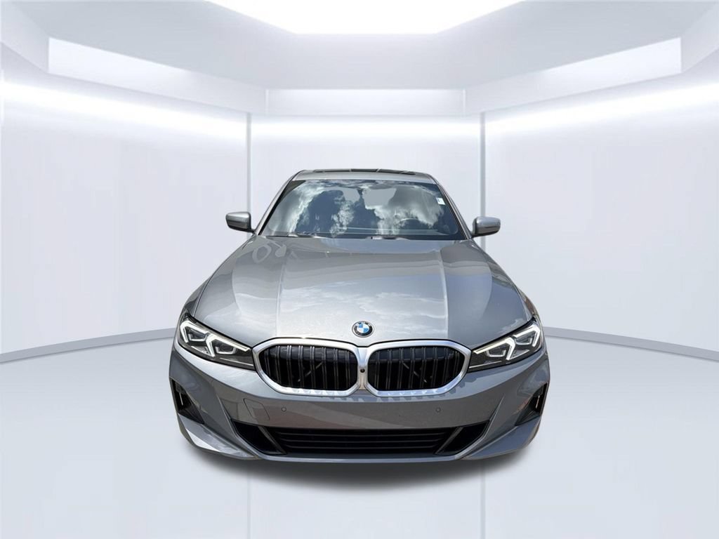 Used 2025 BMW 330i Sedan RWD image 2
