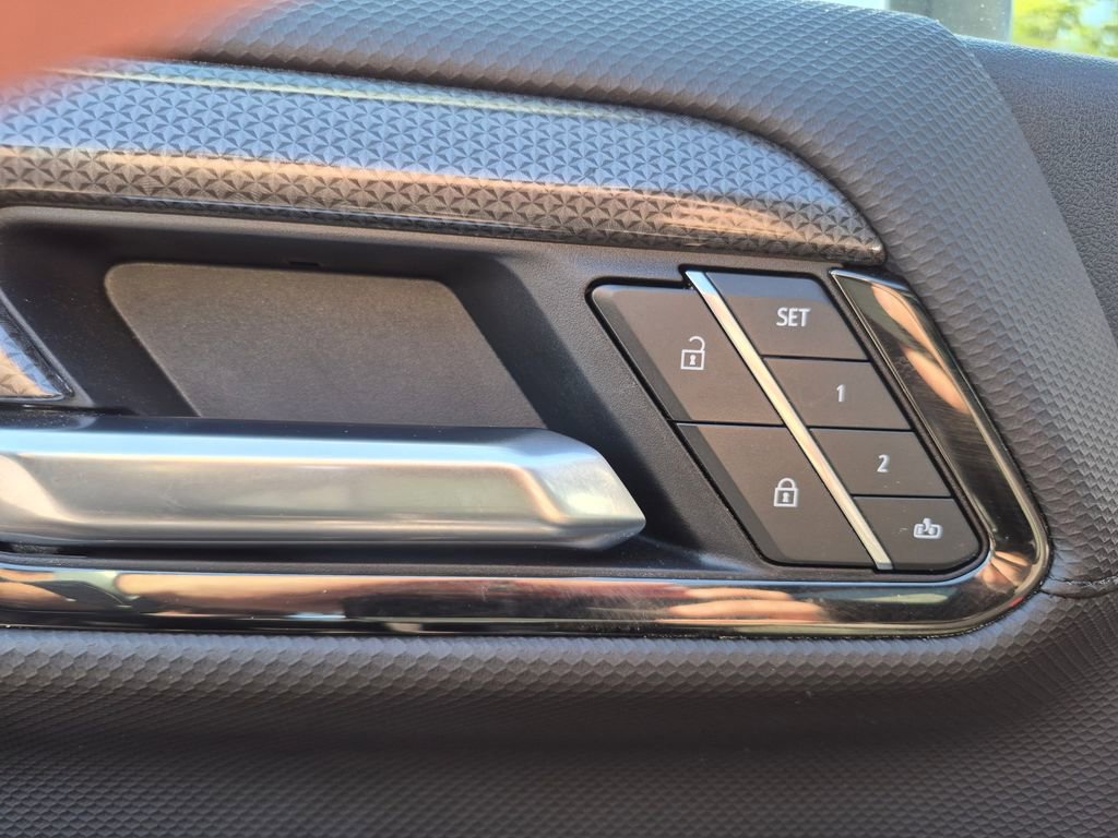 Used 2025 Chevrolet Silverado 2500 ZR2 w/ Technology Package AWD/4WD image 16