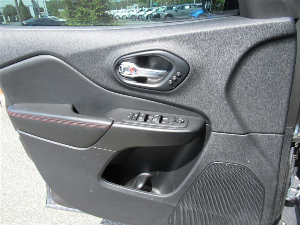 Used 2022 Jeep Cherokee Trailhawk w/ Premium Leather Package AWD/4WD image 18