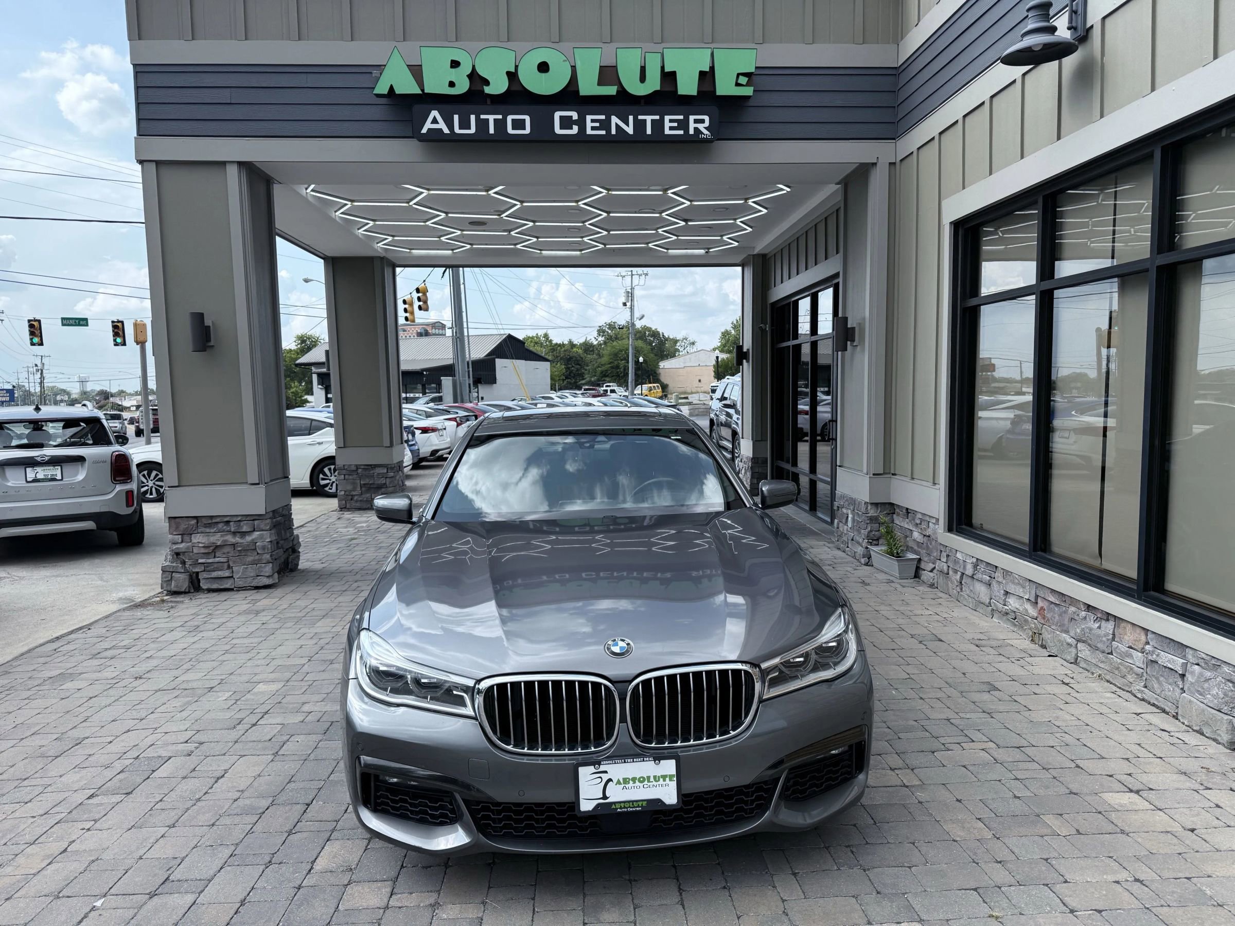 Used 2018 BMW 750i xDrive image 9