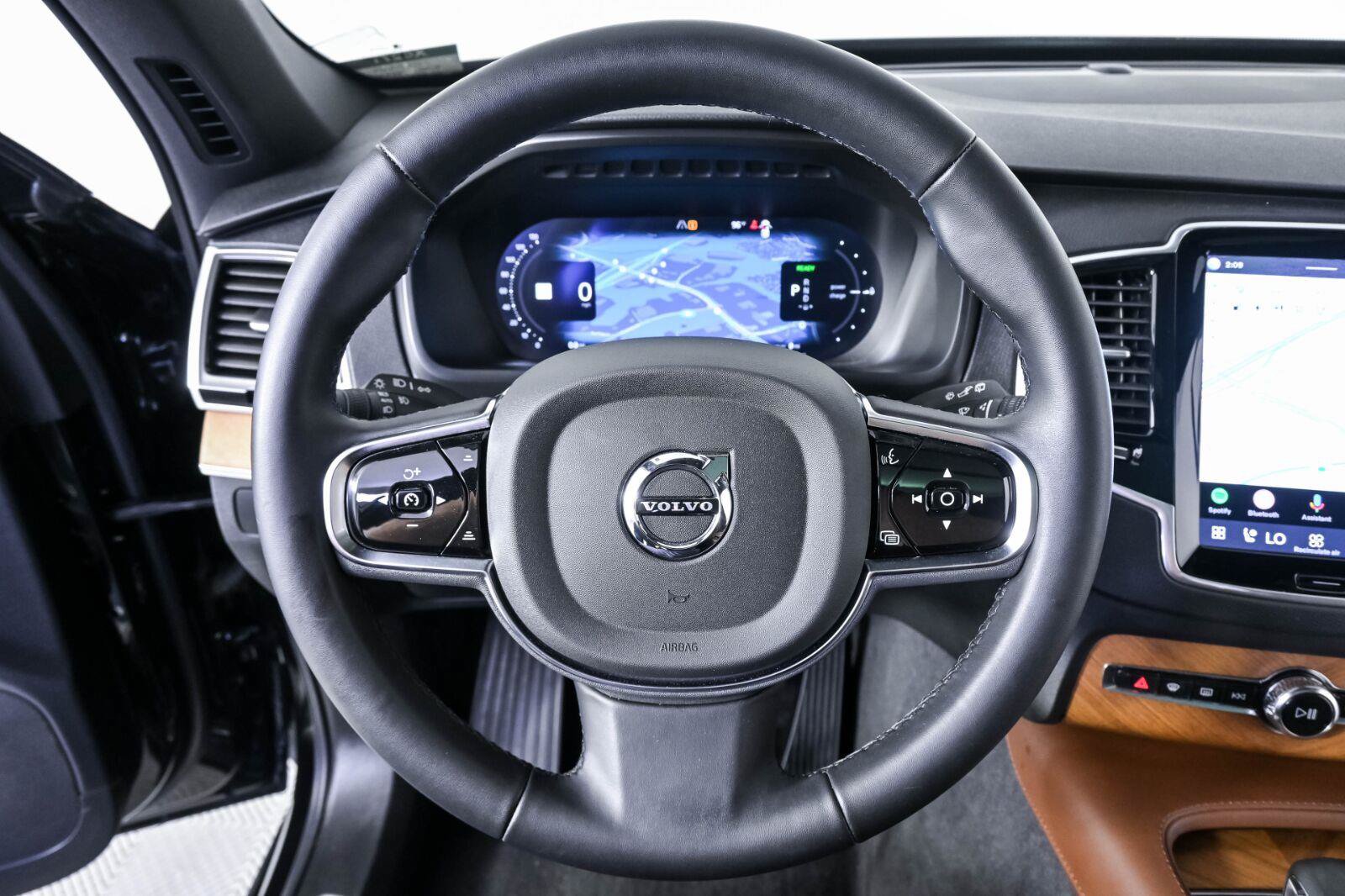 Certified 2024 Volvo XC90 T8 Plus w/ Protection Package Premier AWD/4WD image 8