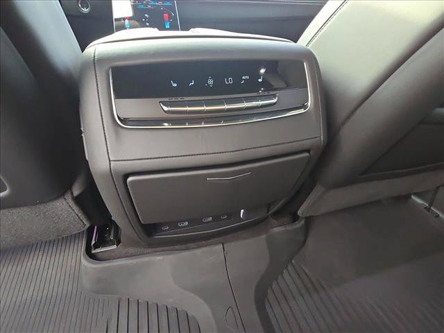 Used 2025 Cadillac Escalade ESV Sport Platinum w/ LPO, ONYX Package AWD/4WD image 19