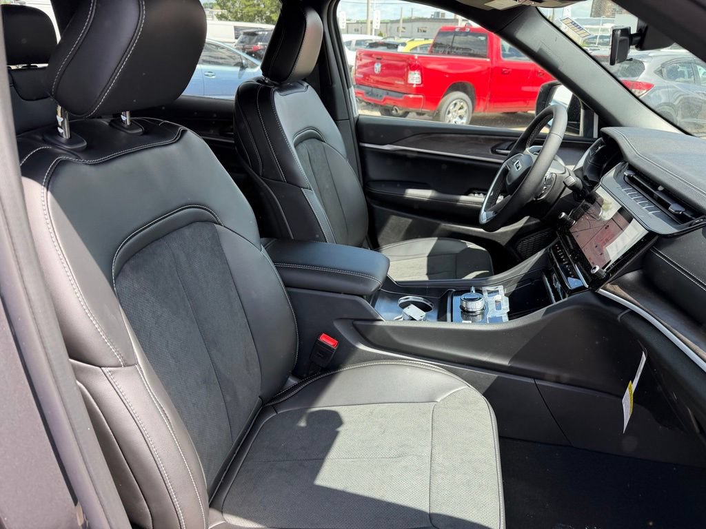 New 2026 Jeep Grand Cherokee Altitude AWD/4WD image 23