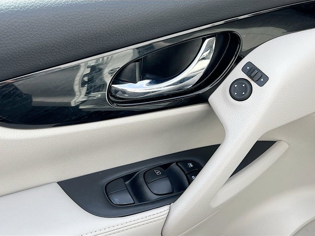 Used 2022 Nissan Rogue Sport SL image 14