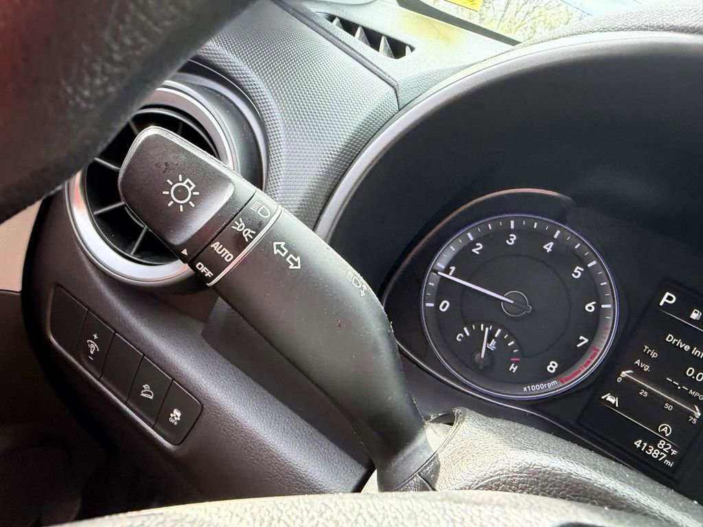 Certified 2022 Hyundai Kona SE image 27